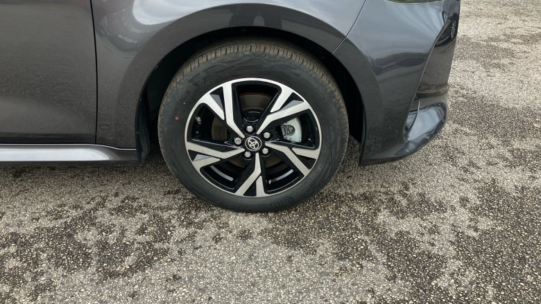 Toyota Yaris 1.5 Hybrid Design 5dr CVT Hybrid Hatchback